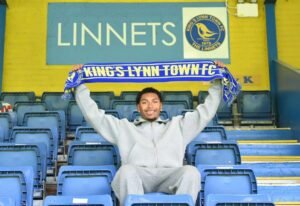 Linnets land former Leicester City prospect Lindsay